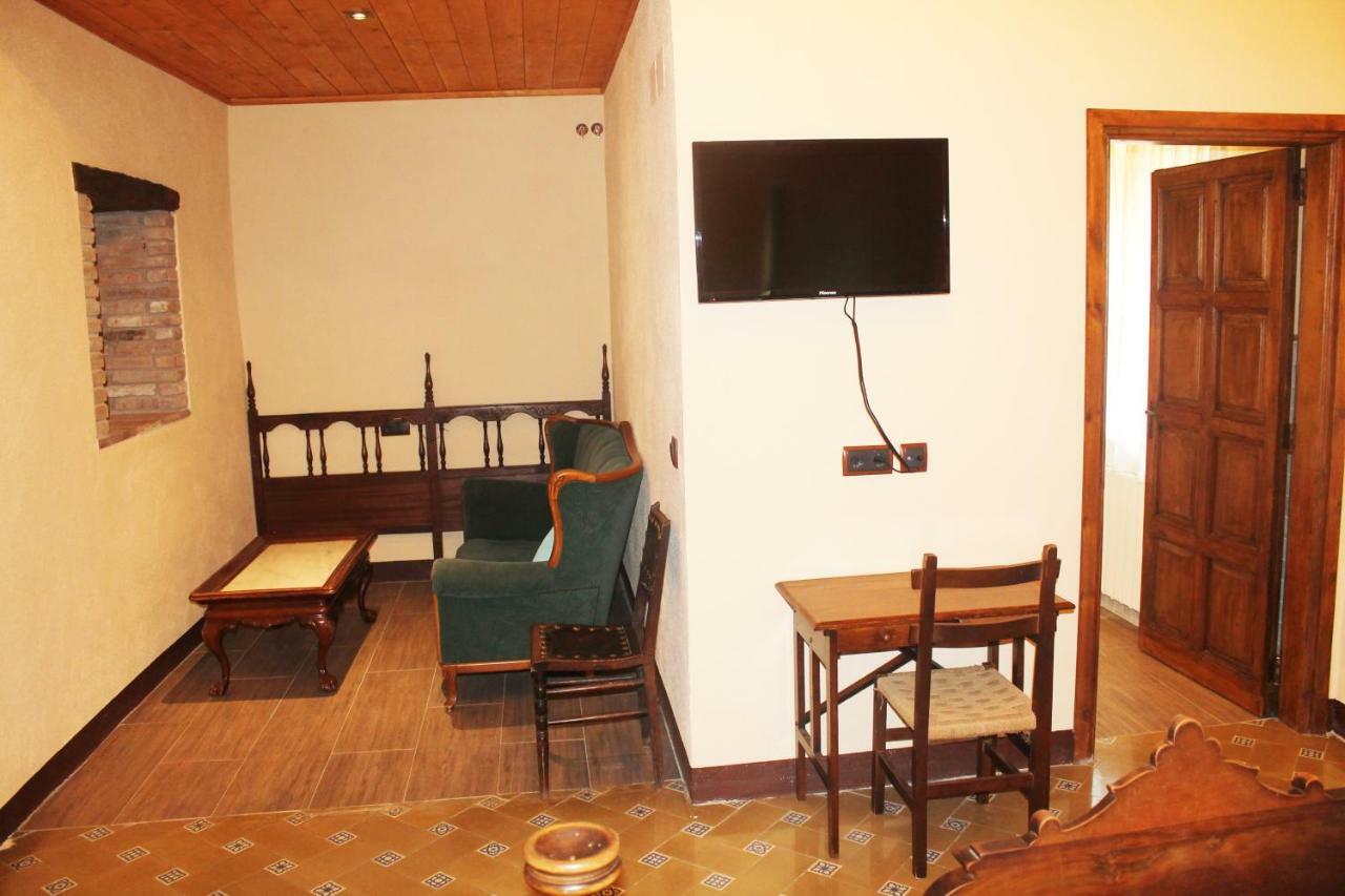 Hostal Rural Mas Blanc San Martín de Centellas エクステリア 写真